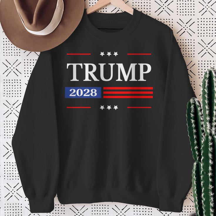 Trump 2028 Flag President Pro Trump 2028 American Flag Sweatshirt Geschenke für alte Frauen