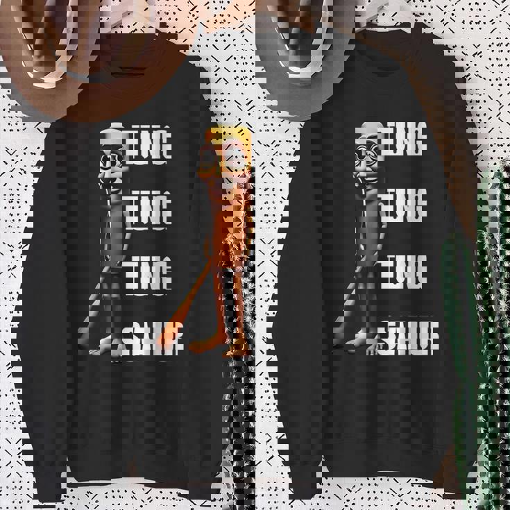 Tung Tung Tungahur イタリアンブレインレッドミーム スウェットシャツ 年配の女性への贈り物