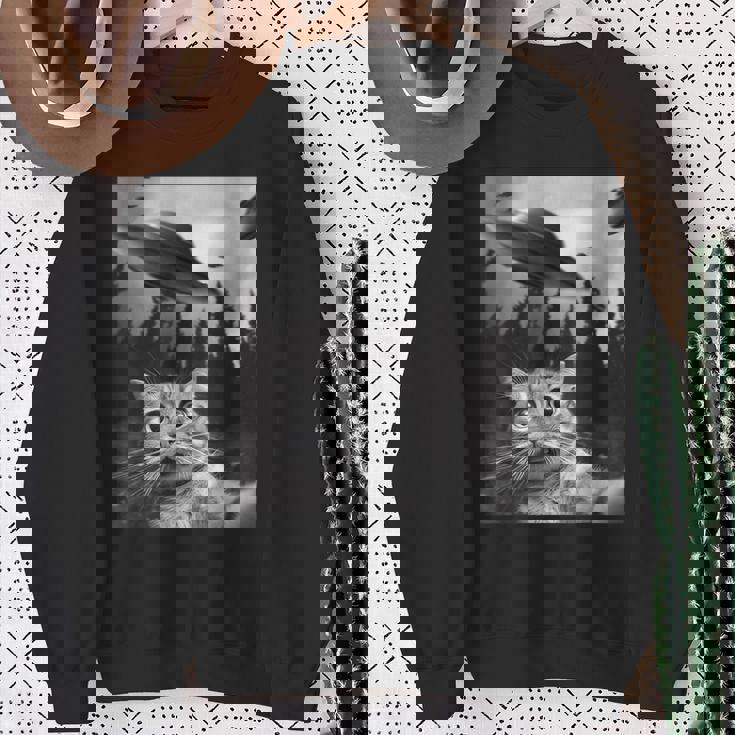 Ufo と面白い猫のセルフィー スウェットシャツ 年配の女性への贈り物