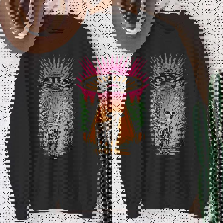 Ufo 牛 誘拐 面白い ヴィンテージ レトロ エイリアン 超常現象 スウェットシャツ 年配の女性への贈り物