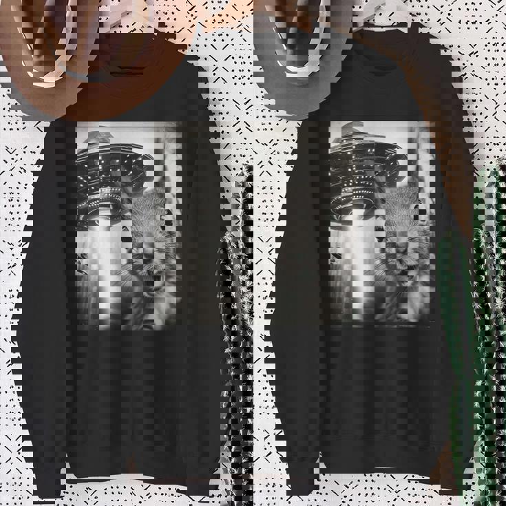 Ufoとリス自撮り面白いリス愛好家 スウェットシャツ 年配の女性への贈り物