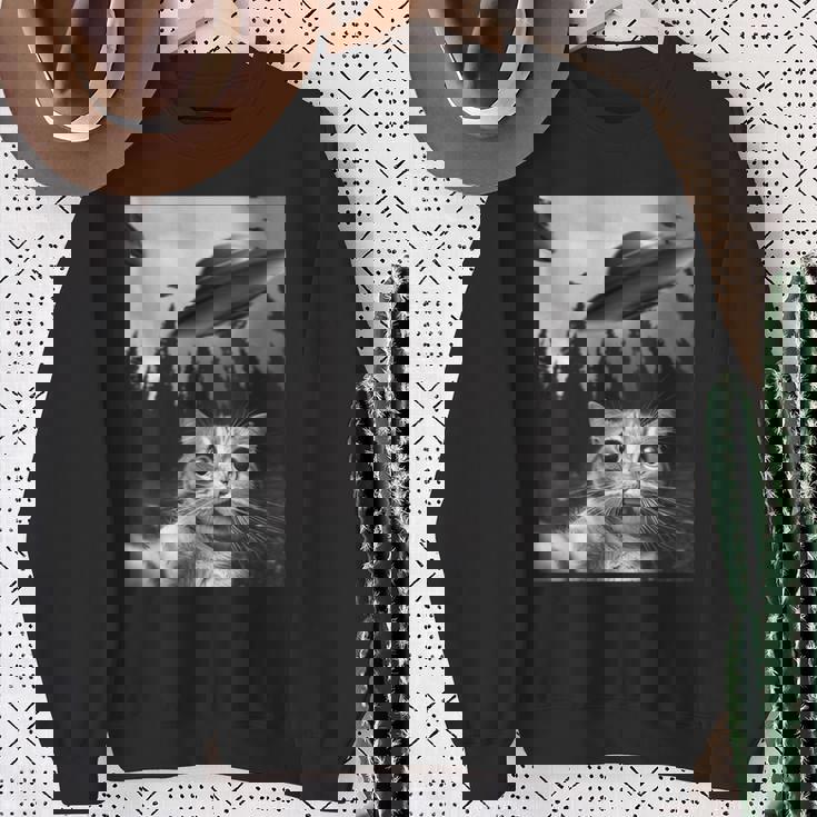 Ufo付き面白い猫セルフィー スウェットシャツ 年配の女性への贈り物