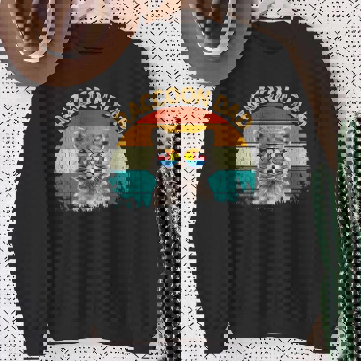 Vintage Retro Wild Animalummerunglass Common Raccoon Dad スウェットシャツ 年配の女性への贈り物