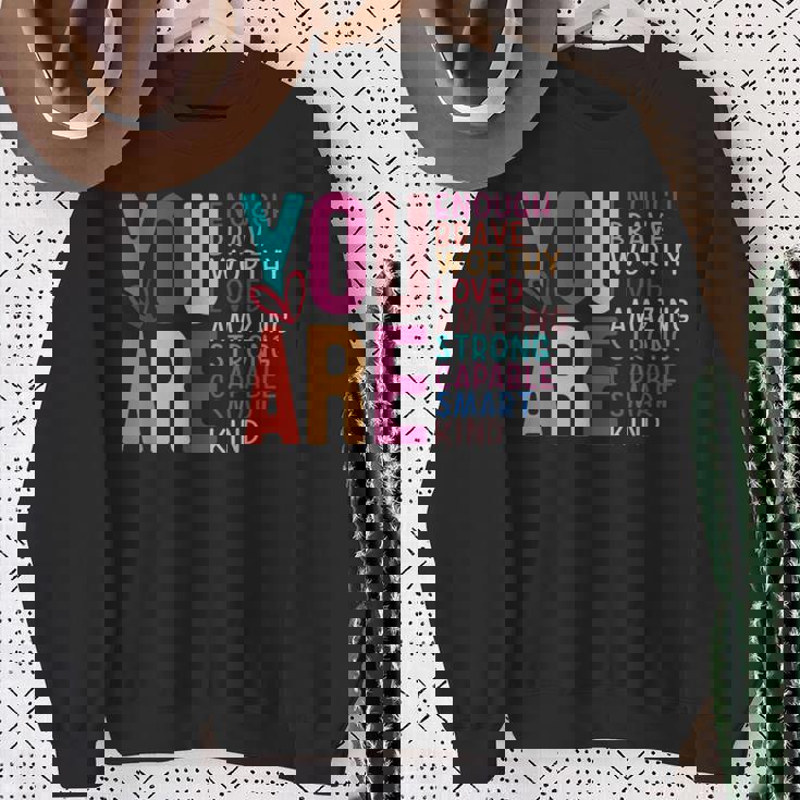 You Are Enough 感動的な引用と断言 スウェットシャツ 年配の女性への贈り物