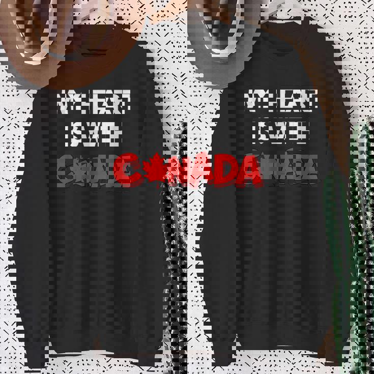 「My Heart Is With Canada」 – カナダ人と強く立つ スウェットシャツ 年配の女性への贈り物