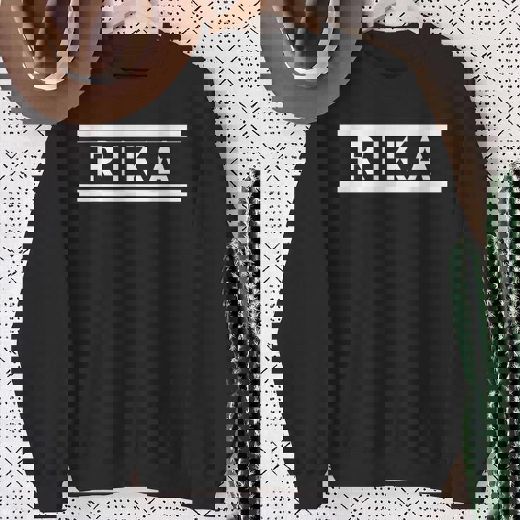 「Rika」ヘボン式「りか」「リカ」下の名前 ローマ字 名入れ 名乗り ラテン文字 綴り スウェットシャツ 年配の女性への贈り物