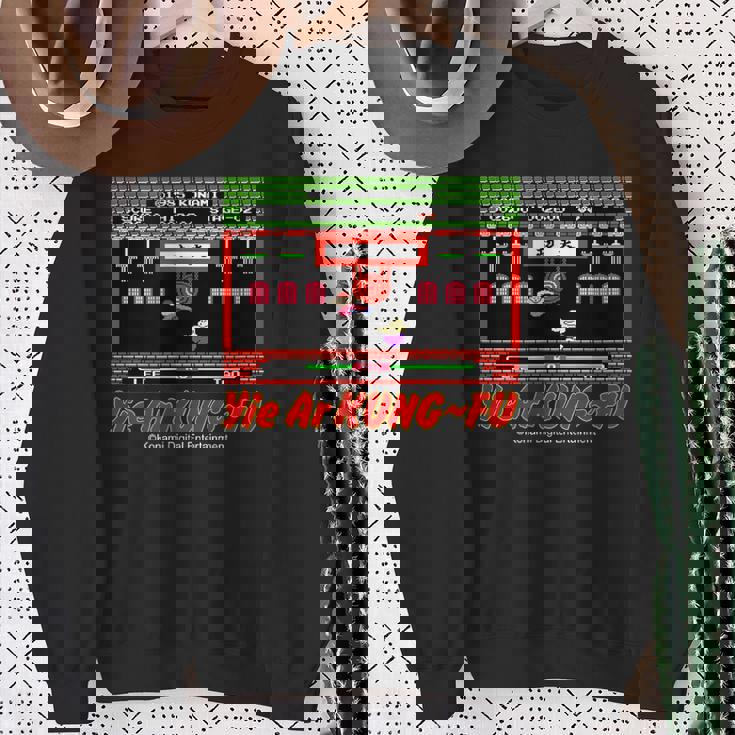 「イー・アル・カンフー」キック スウェットシャツ 年配の女性への贈り物