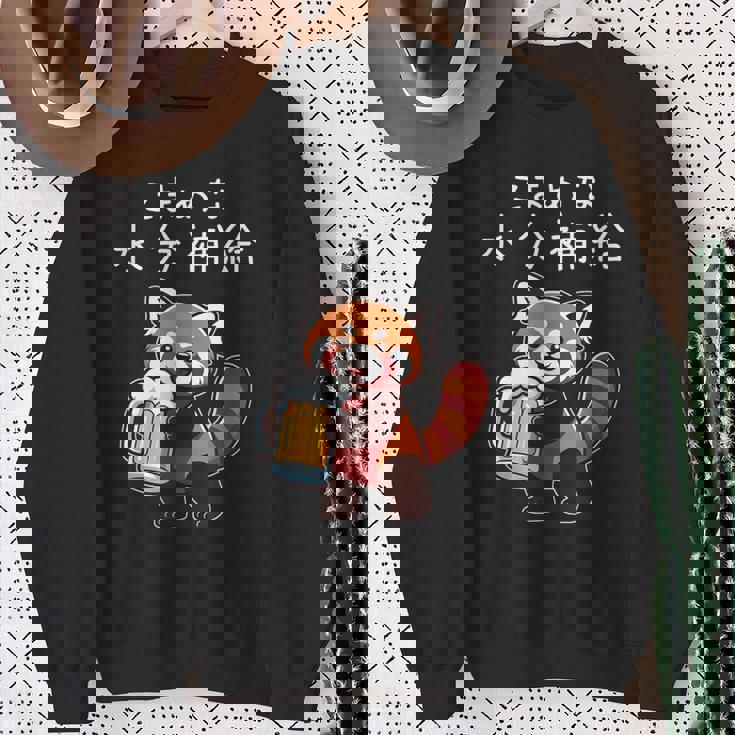 【こまめな水分補給】面白いレッドパンダ 熱中症対策 お酒 ビール 夏 暑さ おもしろ 面白い 可愛い ネタ ウケ狙い スウェットシャツ 年配の女性への贈り物