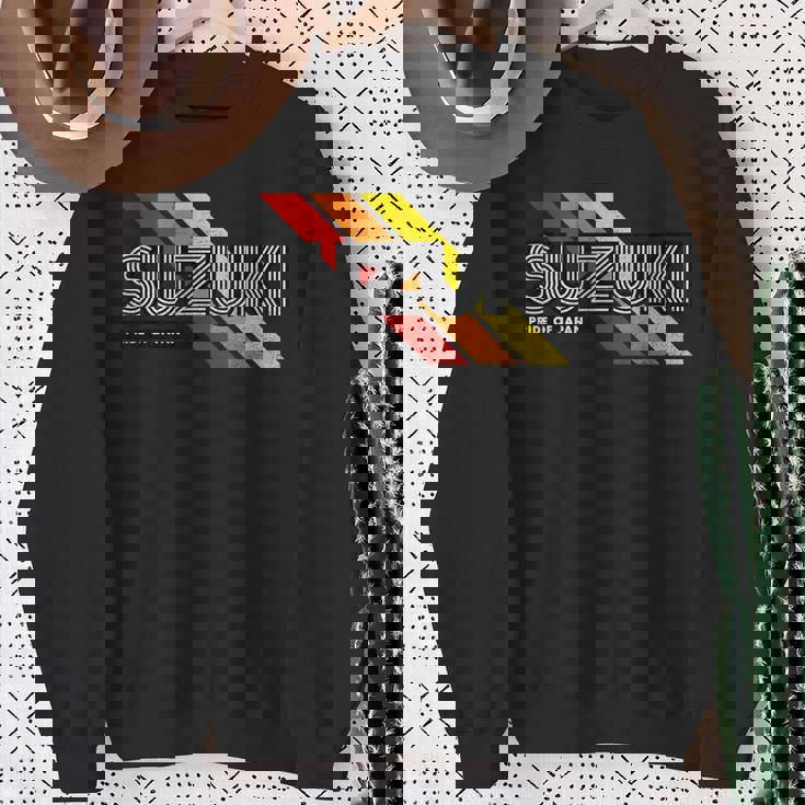 【スズキさんや鈴木さんの為のデザイン】 誇り 自慢 推し活 アイドル スター 応援 おもしろ 面白 ネタ スウェットシャツ 年配の女性への贈り物