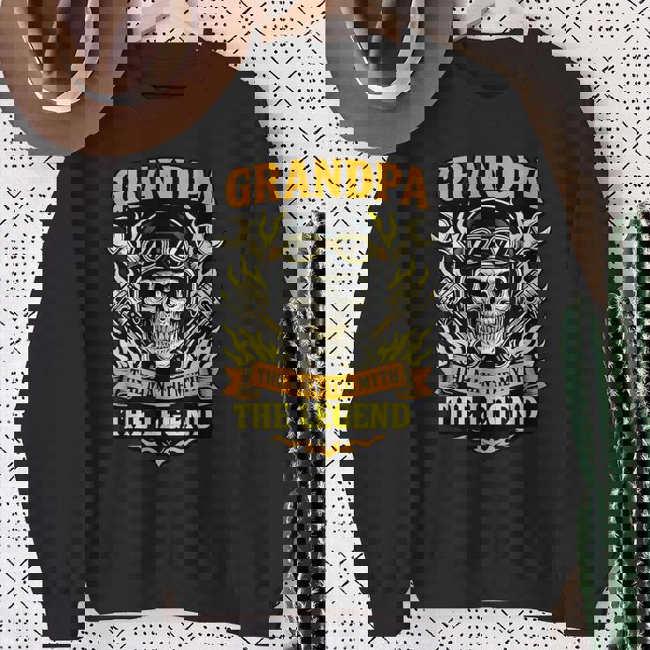 おじいちゃん ザ・マン 神話 おじいちゃんバイクの伝説 スウェットシャツ 年配の女性への贈り物