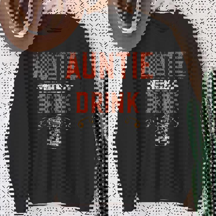 おばちゃんに一杯 酒飲み アルコール 飲酒 パーティー ドリンク スウェットシャツ 年配の女性への贈り物