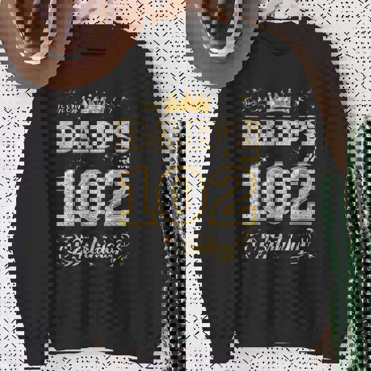 お父さんの102歳の誕生日 102歳 父の誕生日 スウェットシャツ 年配の女性への贈り物