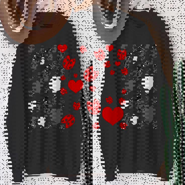 かわいいてんとう虫とハートのてんとう虫柄 スウェットシャツ 年配の女性への贈り物