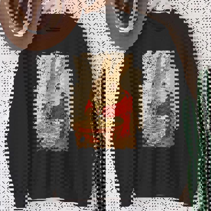 かわいいウサギが麺をすする スウェットシャツ 年配の女性への贈り物