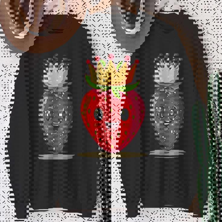 かわいいストロベリーロイヤルティで面白いタッチ。 スウェットシャツ 年配の女性への贈り物