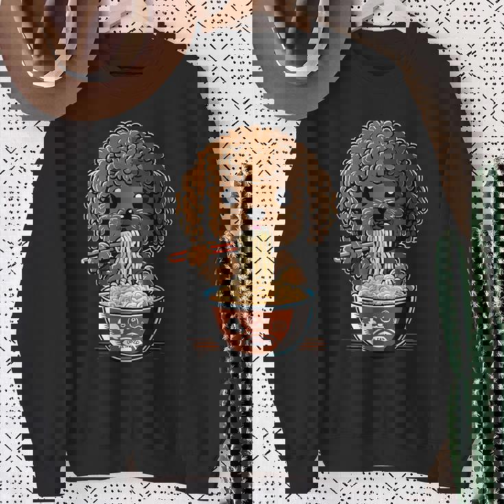 かわいいトイプードル 犬食べるラーメン スウェットシャツ 年配の女性への贈り物