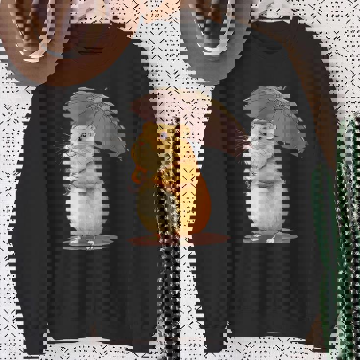 かわいいハムスターと傘のコスチューム。 スウェットシャツ 年配の女性への贈り物