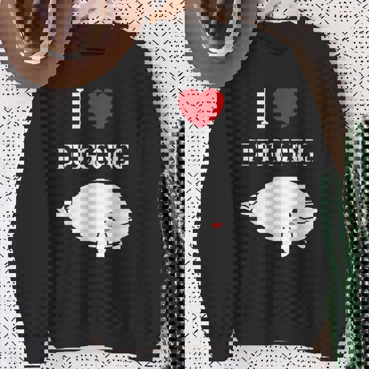 かわいい面白いシンプルなジュゴンの魚を引用します。 I Love Dugong スウェットシャツ 年配の女性への贈り物