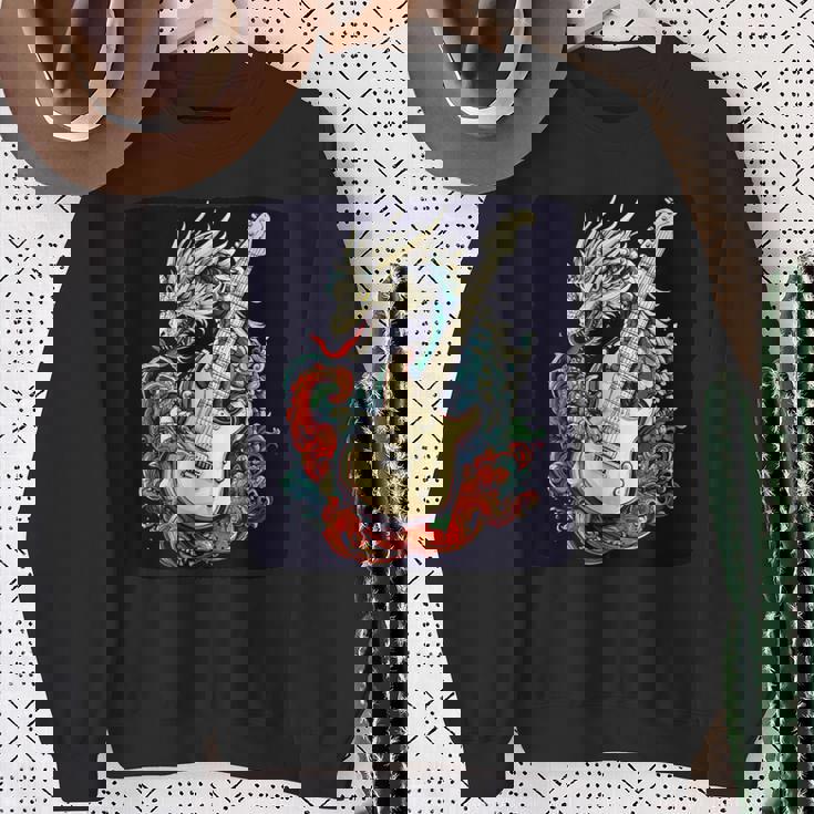 このドラゴンギターステートメントでステージをライトアップ。 スウェットシャツ 年配の女性への贈り物