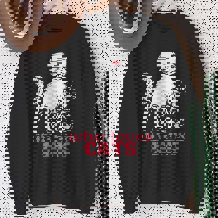 ただの猫好きナースおもしろいネコナース スウェットシャツ 年配の女性への贈り物