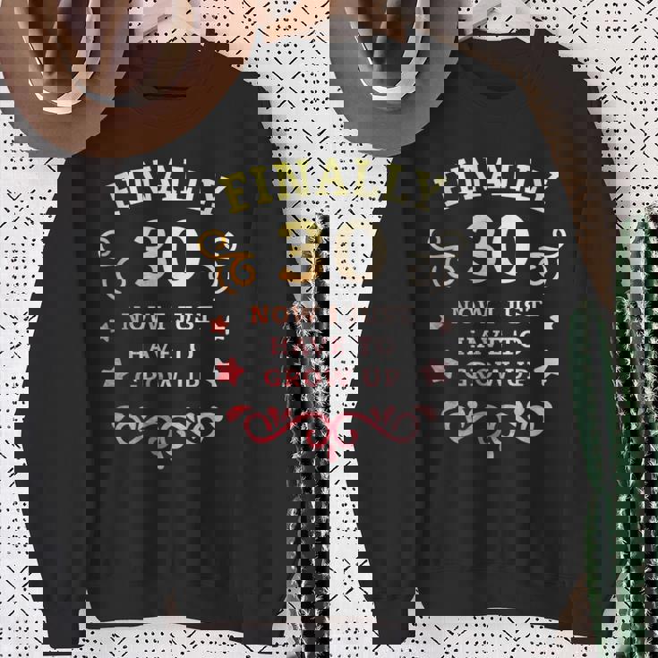 ついに30歳になった今は大人になるしかない ヴィンテージ 30歳の誕生日 スウェットシャツ 年配の女性への贈り物