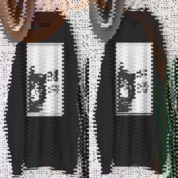 ねこさん Neko ハチワレ『まどの なか から』【どうぶつフレンズ】フキゲンネコ 猫 顔 窓 イラスト スウェットシャツ 年配の女性への贈り物