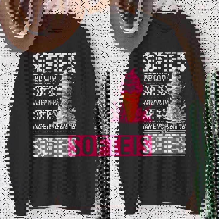 アイスクリームセラーコスチュームソフトアイスクリームはアイスクリームを言わないで話す スウェットシャツ 年配の女性への贈り物