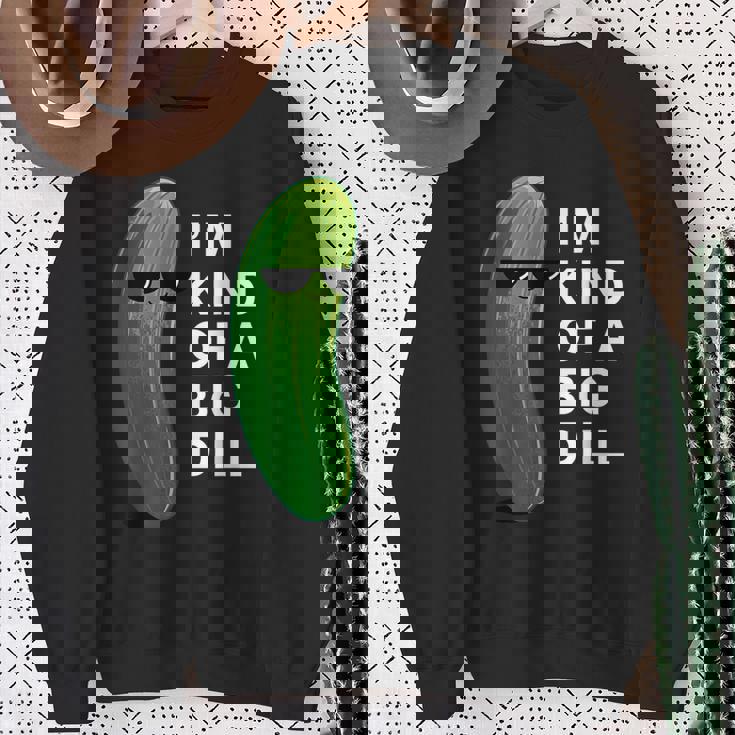 アイム・カインド・オブ・ア・ビッグ・ディルのフード・ダジャレ変なピクルス・キュウリ スウェットシャツ 年配の女性への贈り物