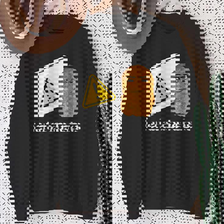 アイ・イート・アスベスト・ファニー・カーズ・チキン・ナゲット・ミーム スウェットシャツ 年配の女性への贈り物