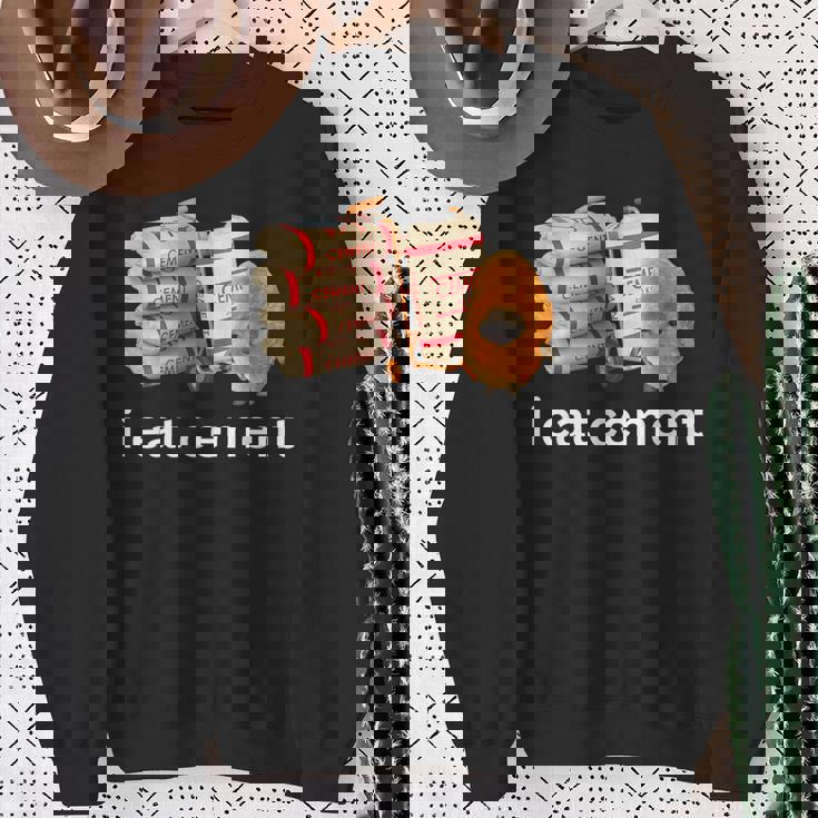 アイ・イート・セメント・ファニー・カーズ・クライング・キャット・ミーム スウェットシャツ 年配の女性への贈り物