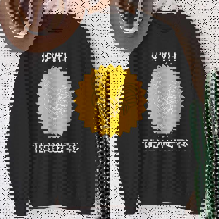 アップ・ウィズ・ザ・ルースターズ スウェットシャツ 年配の女性への贈り物