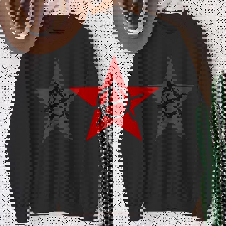 アナーキーサイン、ブラック、レッド、星、海賊、反逆者、パンク、アンチ。 スウェットシャツ 年配の女性への贈り物