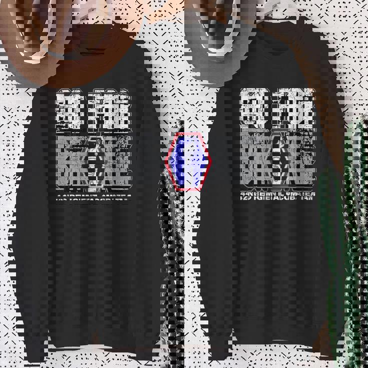 アメリカン・マローダー：第442連隊戦闘団ゴー・フォー・ブローク スウェットシャツ 年配の女性への贈り物