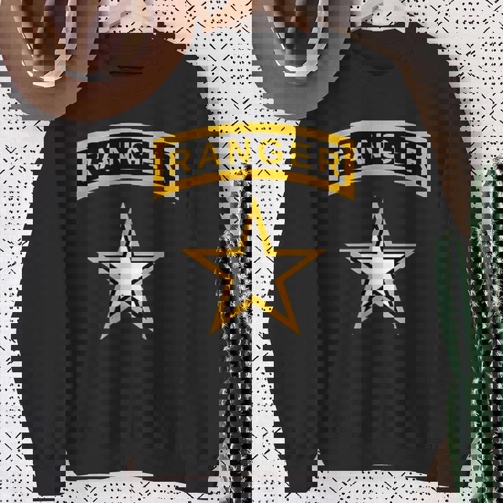 アメリカ合衆国陸軍レンジャータブとスターミリタリー。 スウェットシャツ 年配の女性への贈り物