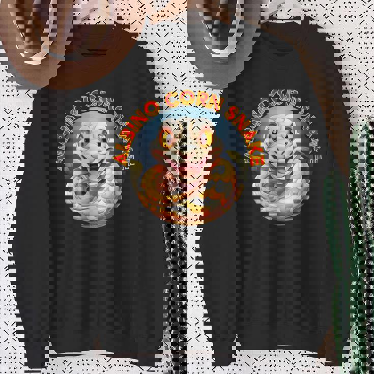 アルビノコーンスネーク 動物 可愛い 人気 へび 蛇 干支 巳 動物園 へび好き 愛好家 爬虫類 コーンスネーク スウェットシャツ 年配の女性への贈り物