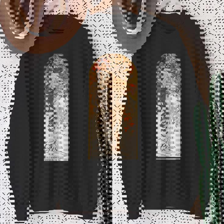 アルフォンス・マリア・ミュシャの「四季」-秋 スウェットシャツ 年配の女性への贈り物