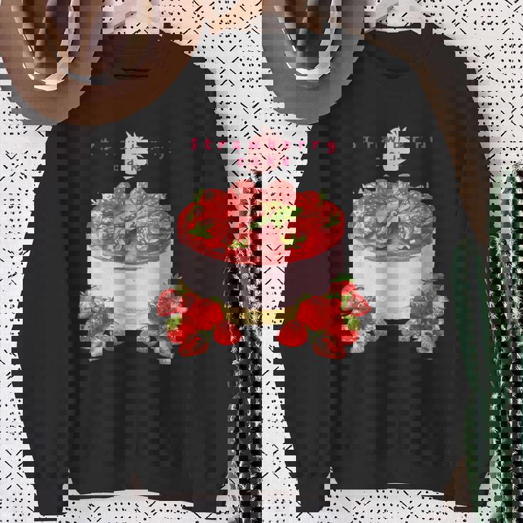 イチゴケーキ スイーツ デザート かわいい 春 パティシエ、普段着、いちご狩り、いちご、ストロベリー、お菓子 スウェットシャツ 年配の女性への贈り物