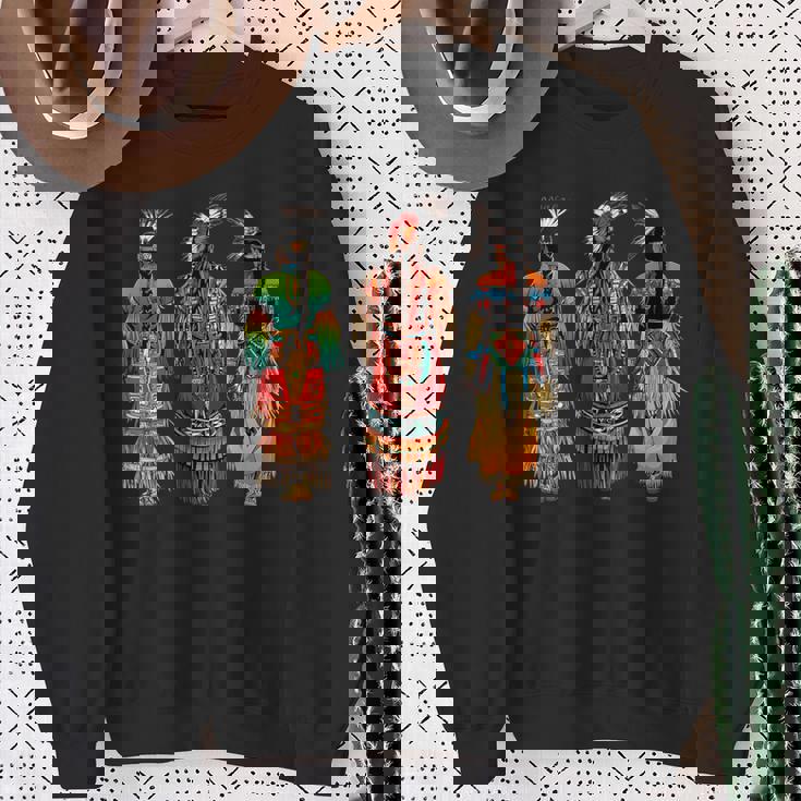 インディアン族 ネイティブアメリカン フェザーヘッドドレス インディアンチーフ スウェットシャツ 年配の女性への贈り物