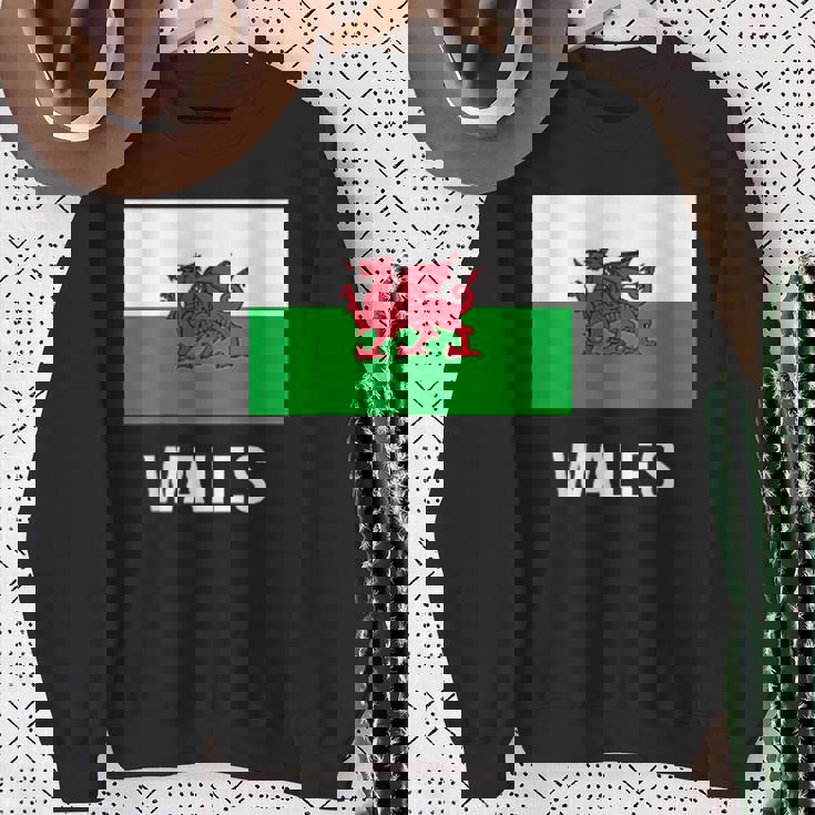 ウェールズのウェールズの旗 スウェットシャツ 年配の女性への贈り物