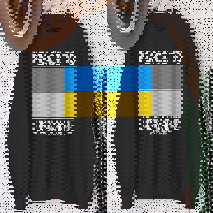 ウクライナへの平和 侵略を止めましょう。 スウェットシャツ 年配の女性への贈り物