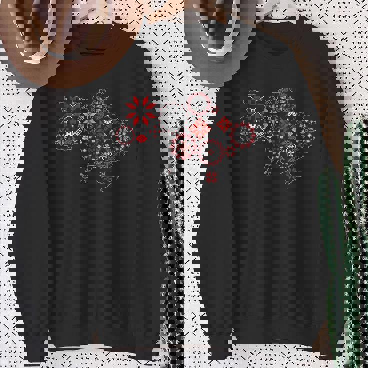 ウクライナ地図 ヴィシバンカ風 Ua刺繍 スウェットシャツ 年配の女性への贈り物