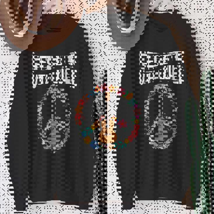 ウクレレで人生はもっと良い-ウクレレ愛好家 スウェットシャツ 年配の女性への贈り物