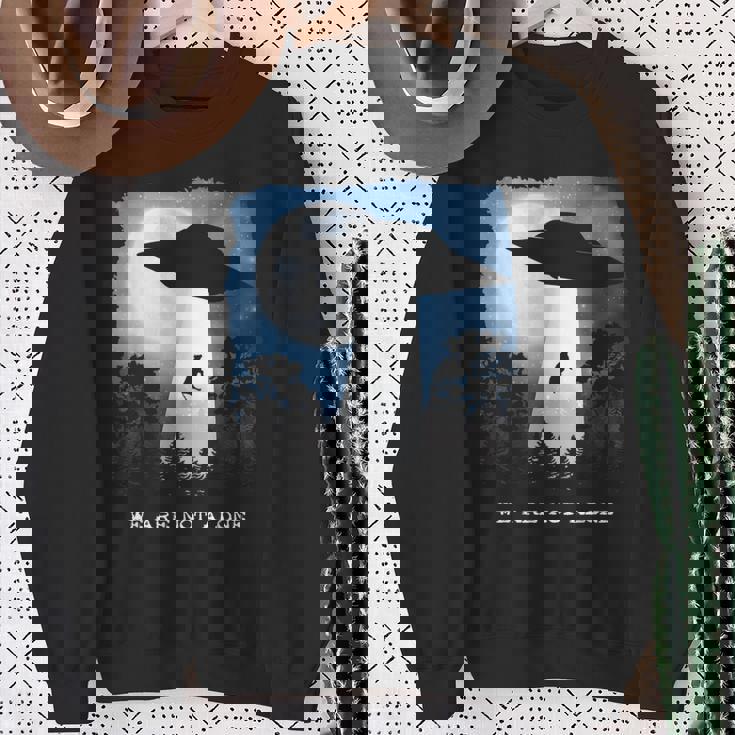 エイリアン アブダクション 牛 Ufo We Are Not Alone ギフト スウェットシャツ 年配の女性への贈り物