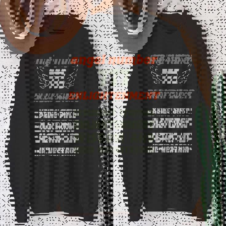 エンジェルナンバー777エンライトメント数秘術パーソナルナンバー777 スウェットシャツ 年配の女性への贈り物