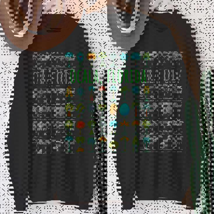 オカラフロリダ、アメリカ、ヤシの木のデザイン。 スウェットシャツ 年配の女性への贈り物