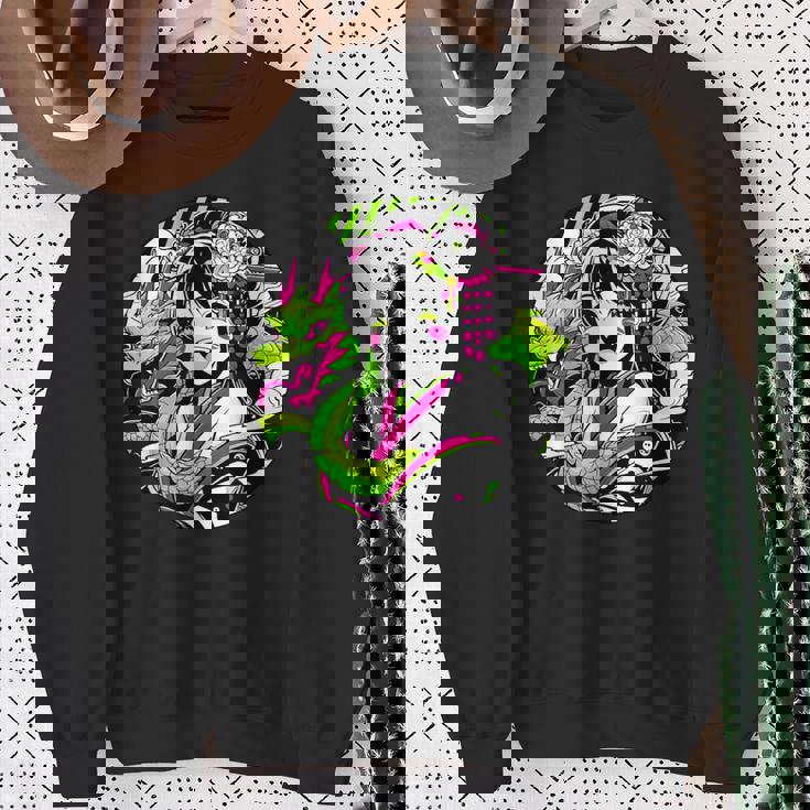 オタク愛好家のためのドラゴンボンド付きカワイイアニメ芸者 スウェットシャツ 年配の女性への贈り物