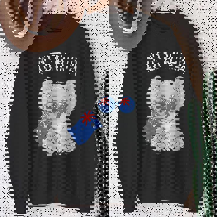 オーストラリアの国旗がかわいいコアラ スウェットシャツ 年配の女性への贈り物