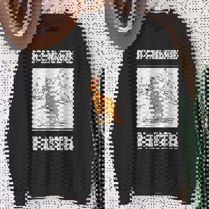 オーストリアにカンガルーはいない 愉快なオーストリア旅行 スウェットシャツ 年配の女性への贈り物