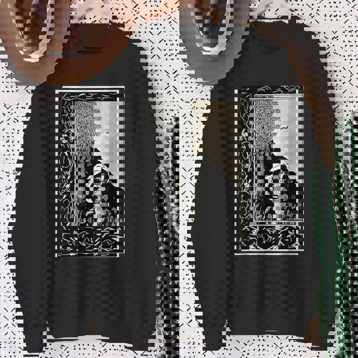 オーブリー・ビアズリー作「女に似た悪魔」1893 スウェットシャツ 年配の女性への贈り物