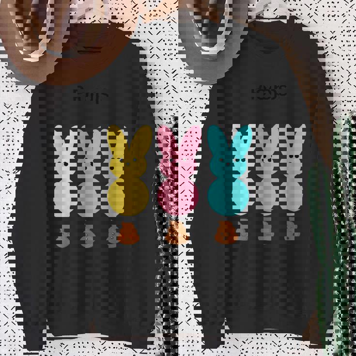 カラフルなマシュマロバニーのうんち スウェットシャツ 年配の女性への贈り物